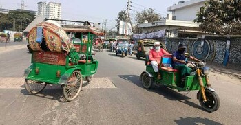 ভোটের দিন রিকশার দখলে ঢাকার রাজপথ