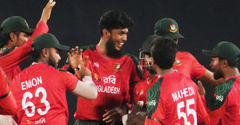 শেষ মুহূর্তে রিশাদের বলে ফাহিম আশরাফের বোল্ড হওয়া