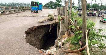 নদী ভাঙনের মুখে বাজার-ব্রিজ-সড়ক