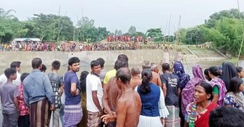 নদী পার হতে গিয়ে ২ যুবক নিখোঁজ