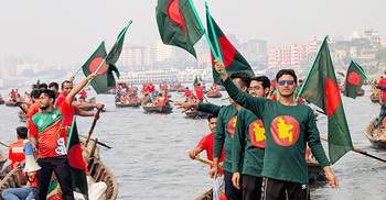 বিজয় দিবসে বুড়িগঙ্গায় ১২০ নৌকা নিয়ে জবি শিবিরের শোভাযাত্রা