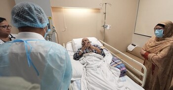 রিজভীকে দেখতে হাসপাতালে তারেক রহমান