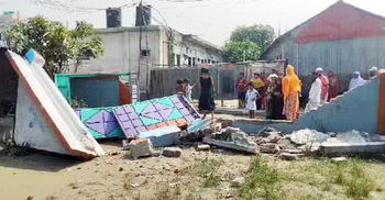 রোলারের ধাক্কায় স্কুলের দেওয়াল ধসে ছাত্র নিহত