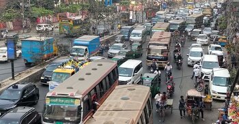 ঢাকার সড়কে গাড়ির জট, যান চলাচলে ধীরগতি