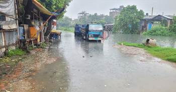 এক যুগ ধরে সড়কের বেহাল দশা, বৃষ্টি হলে তলিয়ে যায়