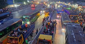 ঈদযাত্রার শেষ মুহূর্তে চন্দ্রা মোড়ে যানজট