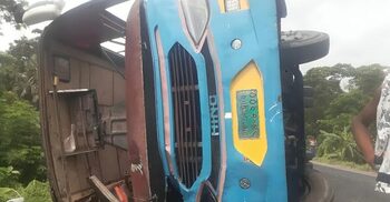 ফরিদপুরে চলন্ত বাস উল্টে প্রাণ গেলো সুপারভাইজারের