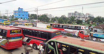 Workers block Dhaka-Tangail, Dhaka-Mymensingh highways