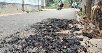 কোটি টাকার রাস্তায় হাত দিলেই উঠে আসছে পিচ