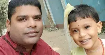 সড়ক দুর্ঘটনায় বাবা-মেয়ে নিহত, হাসপাতালে মা-ছেলে