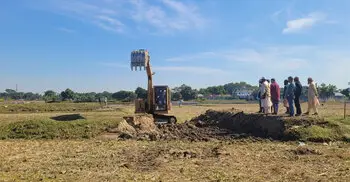 ভেকু দিয়ে নির্মাণাধীন রাস্তা কাটলেন আওয়ামী লীগ নেতা