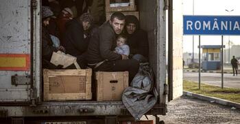 রোমানিয়ায় ট্রাকে লুকিয়ে থাকা ১৩ অভিবাসী আটক