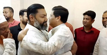 শওকত-রনির কোলাকুলি, ধানের শীষকে বিজয়ী করার আহ্বান