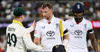 অপরাজিতই থেকে গেলেন রুট, ১৪ বল যেতেই অলআউট ইংল্যান্ড