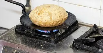 লোহার তাওয়া পরিষ্কার করার সহজ উপায়