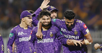 ১ রানের শ্বাসরুদ্ধকর জয়ে প্লে-অফের দৌড়ে টিকে রইলো কলকাতা