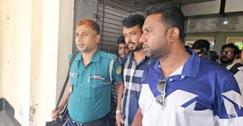 রাবিতে তিন কর্মকর্তাকে পুলিশে দিলো সাবেক শিক্ষার্থীরা