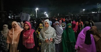 শিক্ষকের বিতর্কিত মন্তব্যে মধ্যরাতে বিক্ষোভে উত্তাল রাবি