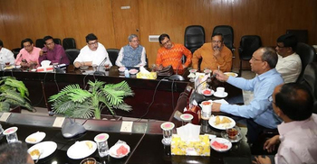 Five-member Indian delegation calls on RU VC