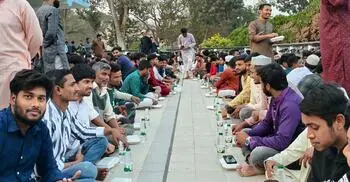 ১৬ হাজার শিক্ষার্থীকে নিয়ে রাবি প্রশাসনের গণ-ইফতার