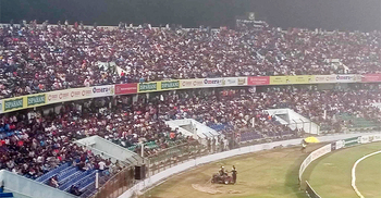 ছুটির দিনে ভরলো জহুর আহমেদের গ্যালারি