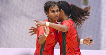 শ্রীলংকাকে হারিয়ে শীর্ষে উঠলেন সাবিনারা