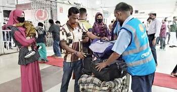 ‘I asked the charge. He said it was free’: A rare free porter service at Sadarghat