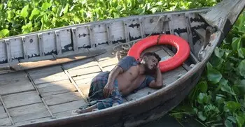 পরিশ্রান্ত শরীর চায় ঘুম, মশা আর দূষণের সঙ্গে সহাবস্থান তাদের