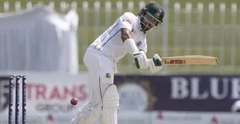 জয়ের পর সাজঘরে ফিরলেন সাদমানও