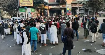 ভোর না হতেই শাহবাগে বাড়ছে ছাত্র-জনতার উপস্থিতি