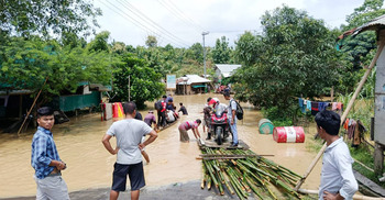 সড়ক ডুবে যাওয়ায় সাজেকে যান চলাচল বন্ধ