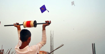 সাকরাইনে ১৫ হাজার ঘুড়ি বিতরণ করেছে দক্ষিণ সিটি