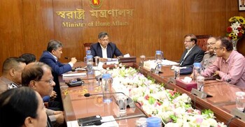 ব্যানার-ফুলে বিরক্তি, কর্মকর্তাদের কড়া বার্তা দিলেন স্বরাষ্ট্রমন্ত্রী