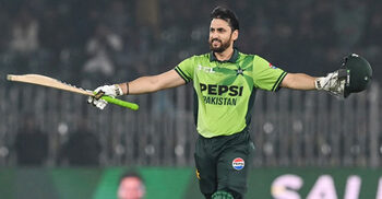 সালমান আগার ঝোড়ো সেঞ্চুরিতে পাকিস্তানের তিনশ ছুঁইছুঁই পুঁজি