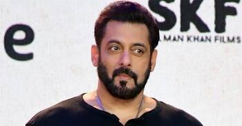 শোয়ের আগে অনুরাগীদের চমকে দিলেন ভাইজান