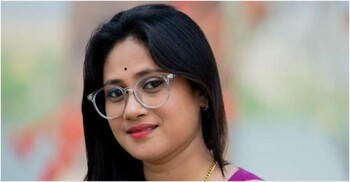বিশ্ব প্যারট দিবসে ‘পাখি-বন্ধু’ পুরস্কার পেলেন সামিনা ইসলাম