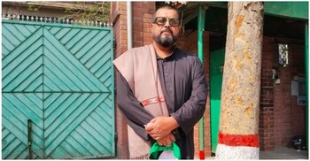 ভোট দিয়ে ওমর সানি বললেন, ‘তারেক রহমানকেই প্রধানমন্ত্রী হিসেবে চাই’