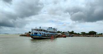 সংযোগ হারিয়ে অচল সাতক্ষীরার নদীপথ