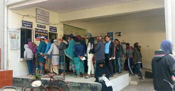 তিন চিকিৎসকের কাঁধে সাড়ে ৩ লাখ মানুষের ভার