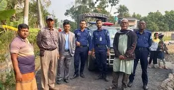 চাঁদাবাজদের ভয়ে পুলিশ পাহারায় কাজ শেষ করলেন ঠিকাদার