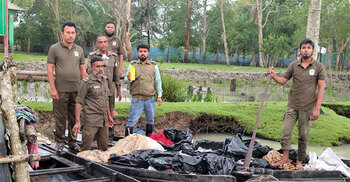 সুন্দরবনের খাল থেকে বিষ-মাছসহ ৩ নৌকা জব্দ