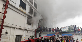 আশুলিয়ায় আগুনে পুড়লো পোশাক কারখানা