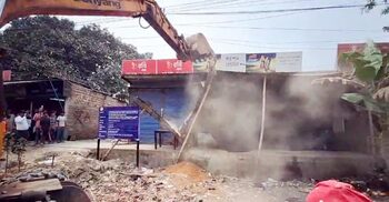 সাভারে কয়েকশ হকার-দোকানপাট উচ্ছেদ