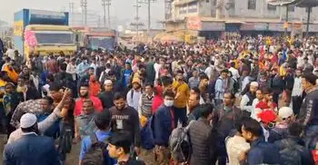 ৩০০ টাকার বাস ভাড়া এক হাজার, নবীনগর-চন্দ্রা মহাসড়ক অবরোধ