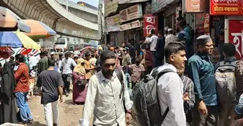 সায়েদাবাদে আজও ঘরমুখো মানুষের ভিড়, বিভিন্ন রুটে গাড়ি সংকট