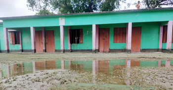 কুড়িগ্রামে অর্ধশতাধিক বিদ্যালয়ে বন্যার পানি, পাঠদান বন্ধ