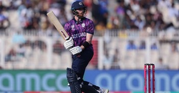 ইংল্যান্ডের বিপক্ষে ১৫২ রানের লড়াকু সংগ্রহ স্কটল্যান্ডের