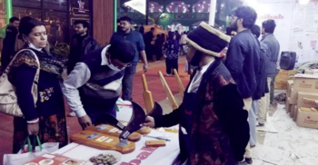 বাণিজ্য মেলার ক্রেতাদের নজর কাড়ছে লাইবা রুটি মেকার