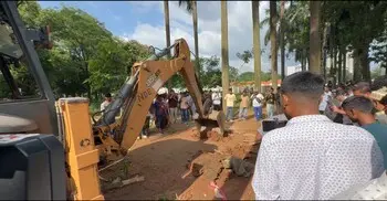 শেষ পর্যন্ত ভেঙে ফেলা হলো রাজিব শাহের আলোচিত নামাজের স্থান