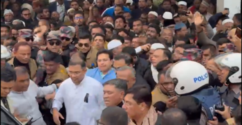 জনতার ভিড়ে মোনাজাত শেষে বেরিয়ে গেলেন তারেক রহমান